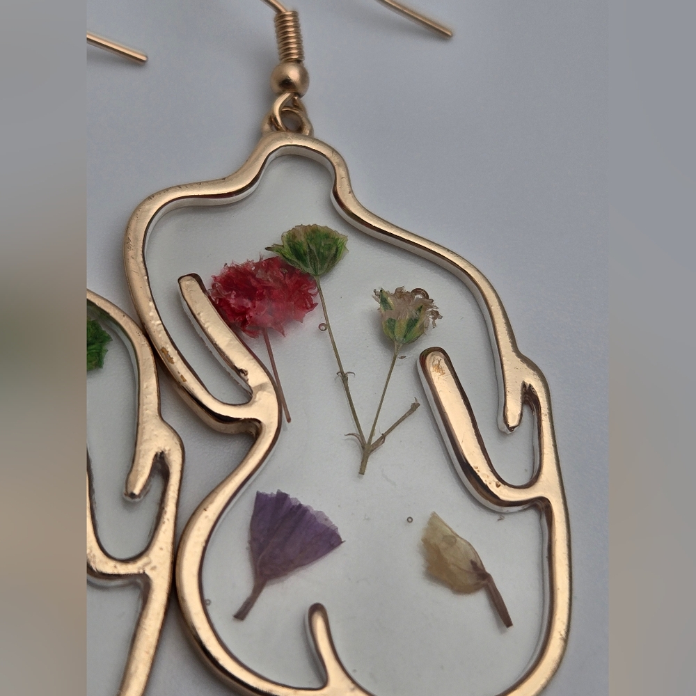 Resin Botanical Flower Silhouette Earrings Real Dried Flowers Body Form 2” - Picture 7 of 10